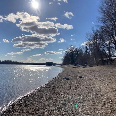 Close To The Danube River アパート